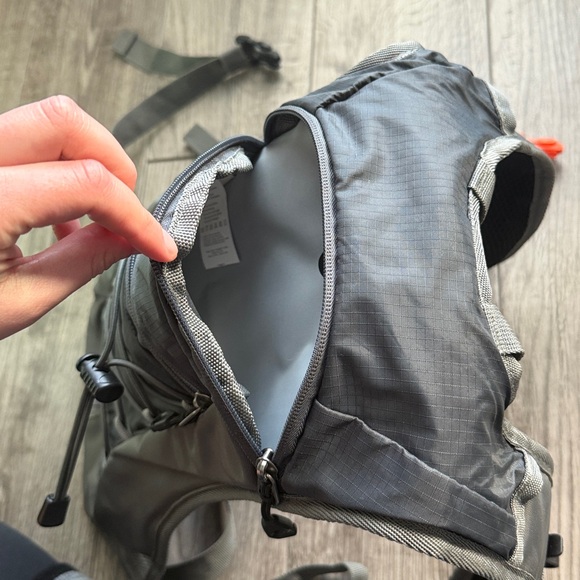 Lightweight small backpack - Picture 3 of 3